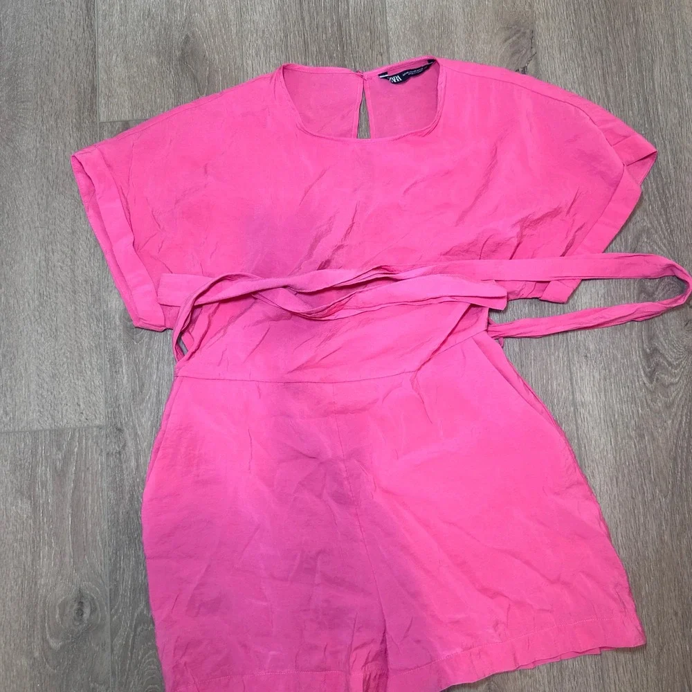 Zara Womens Pink Textured Short Sleeve Keyhole Back Tie Waist Romper Size XS